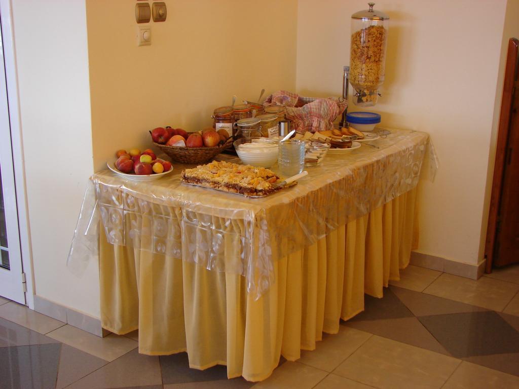 Hotel Petit Palais 2*